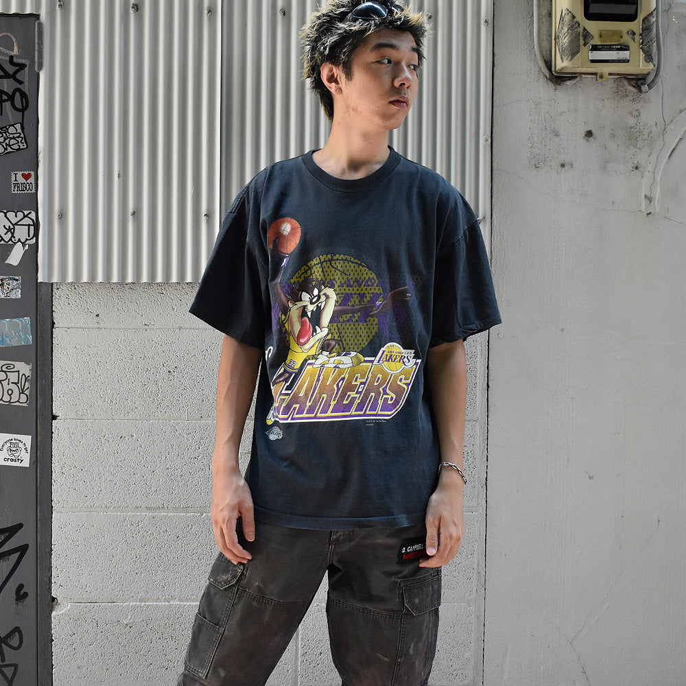 90's Looney Tunes “Tasmanian Devil×Los Angeles Lakers” 海外アニメ キャラ Tシャツ 250808H