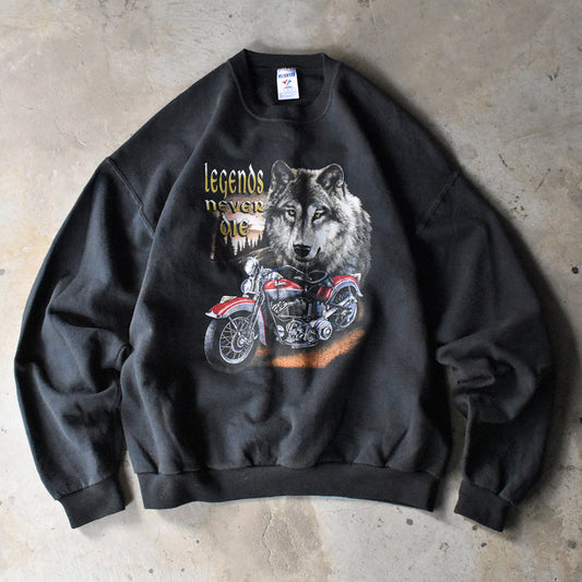 “Legends Never Die” バイク&ウルフ スウェット 240413