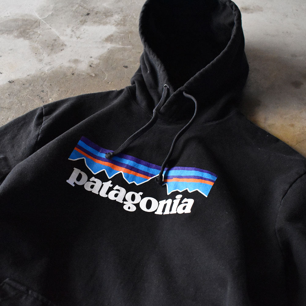 patagonia ロゴ アップライザルフーディ パーカー  240205
