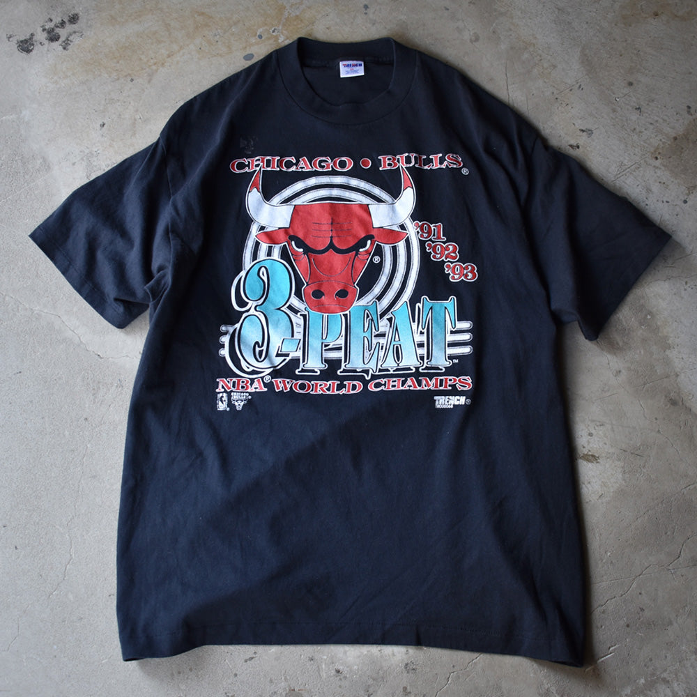 90's　NBA Chicago Bulls/シカゴ・ブルズ “3Peat” Tシャツ　USA製　230511