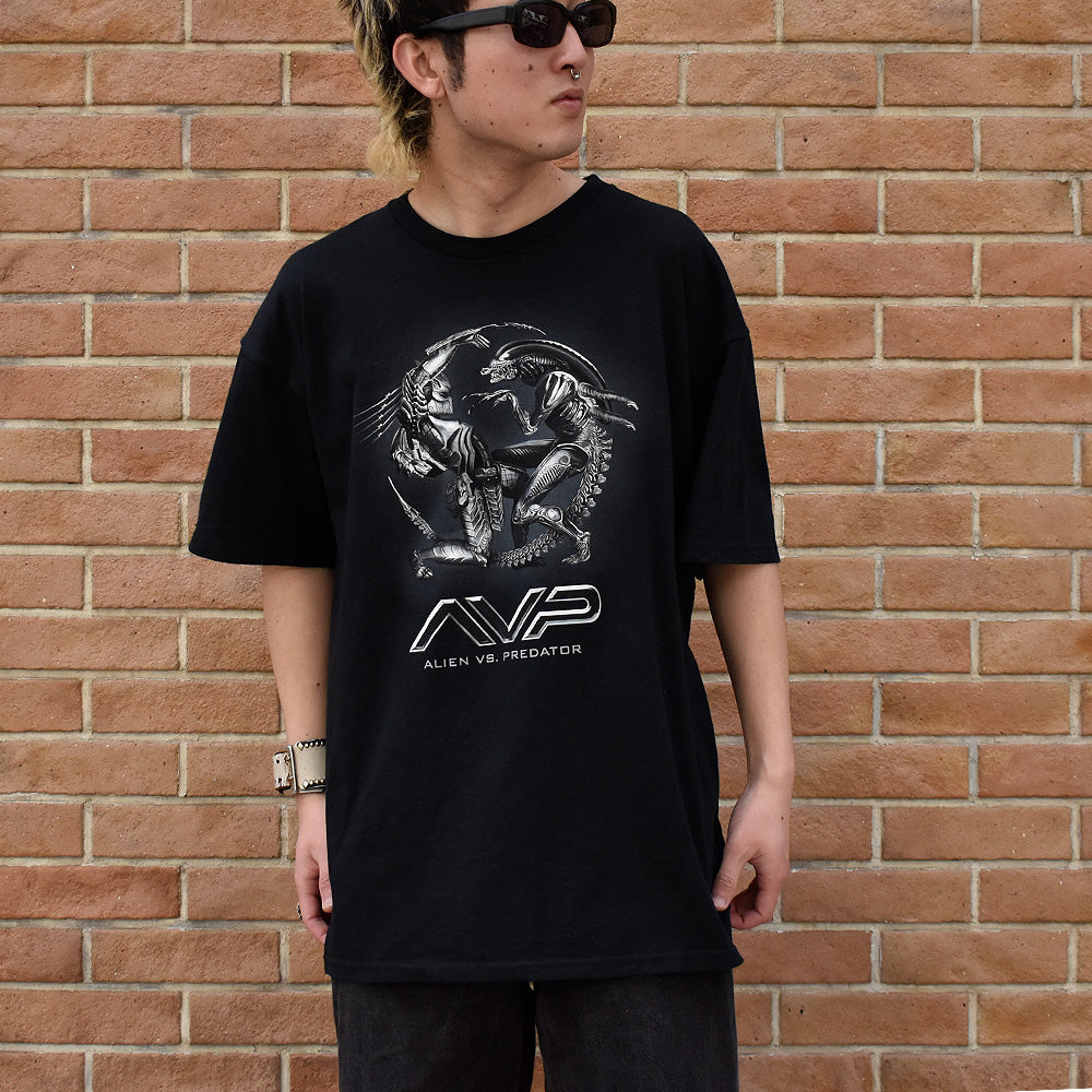 Y2K “Alien vs. Predator” movie Tシャツ 240412H