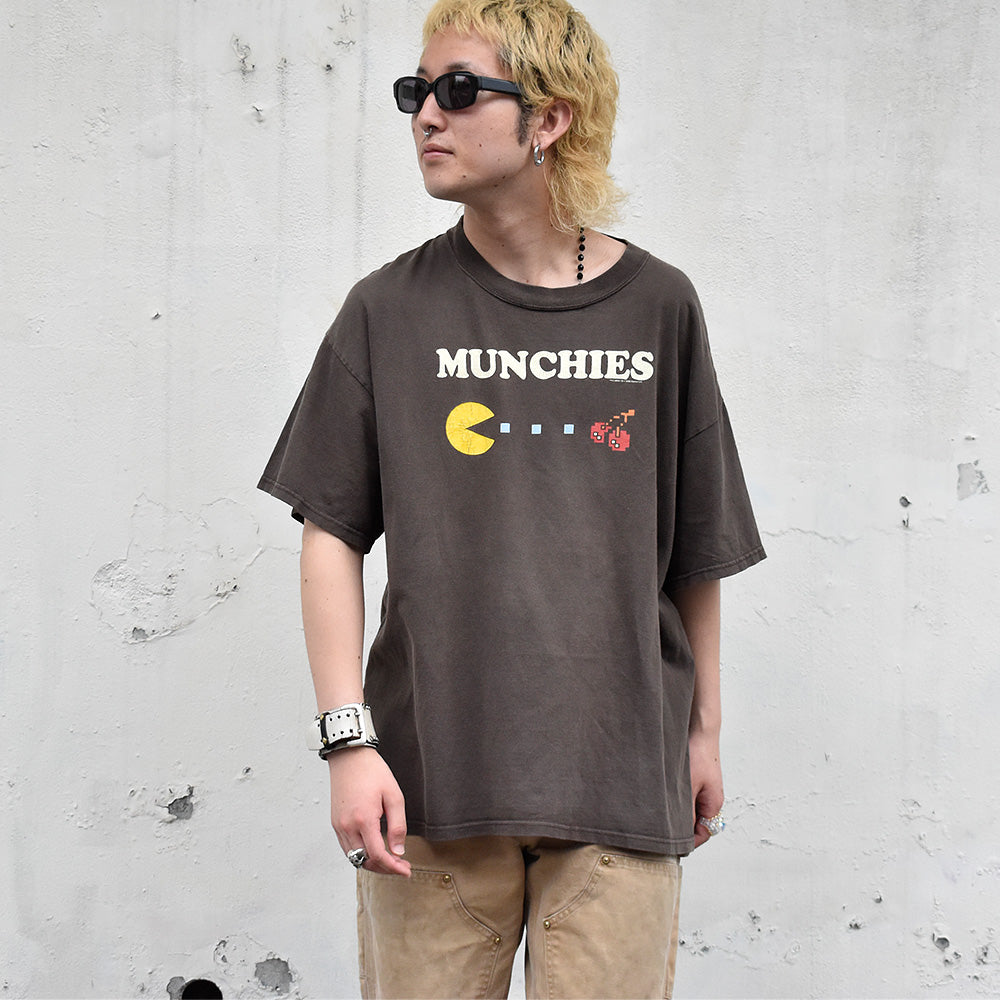 Y2K MUNCHIES “PAC-MAN“ Tシャツ 240712H