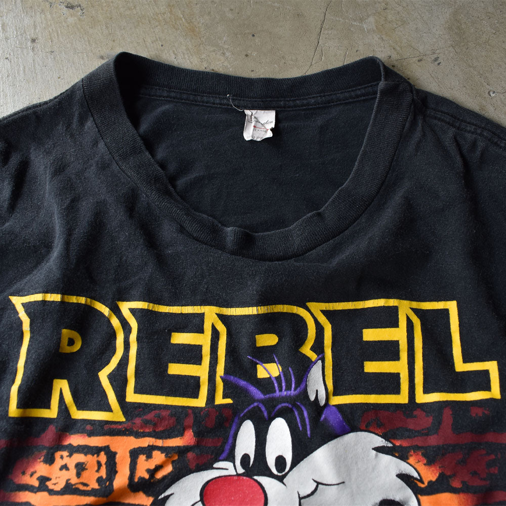 90's　Looney Tunes/ルーニー・テューンズ ”REBEL WITH OUT CLAWS” Tシャツ　USA製　230814