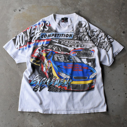 AOP! CHASE authentics “40 YEARS OF COMPETITION” レーシング Tシャツ 250426