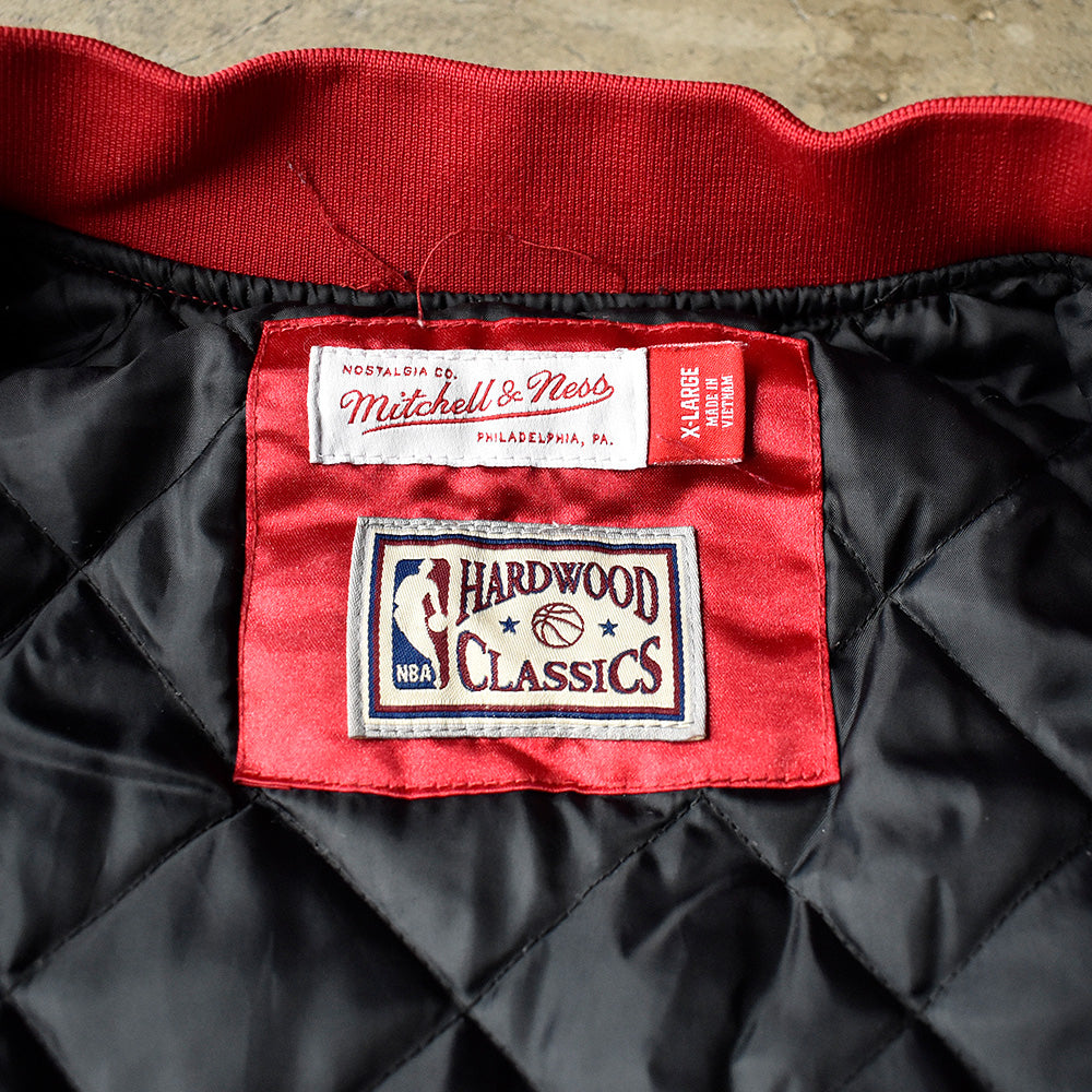 90's～ HARDWOOD CLASSICS NBA “Chicago Bulls” 中綿入り ナイロンジャケット 240122H
