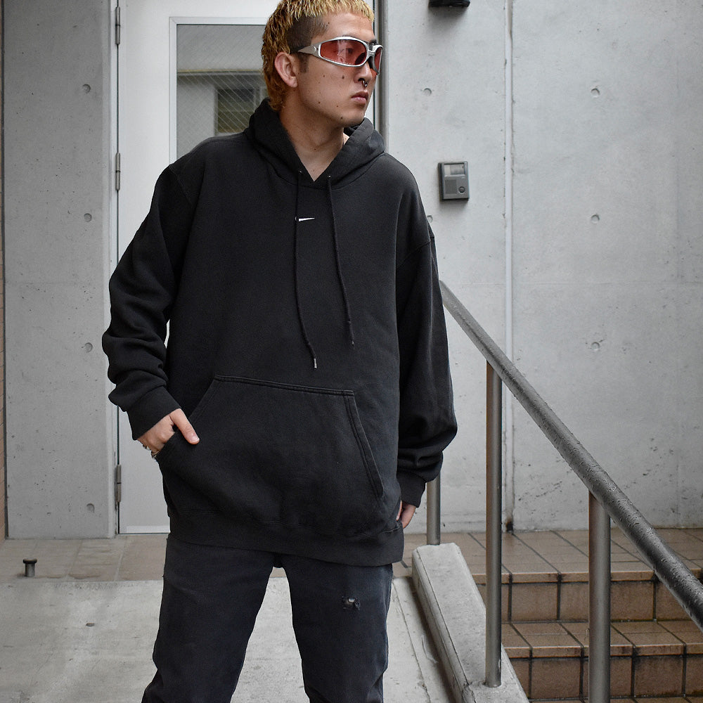 Y2K NIKE “center small swoosh“ ブラック！ パーカー 250610H