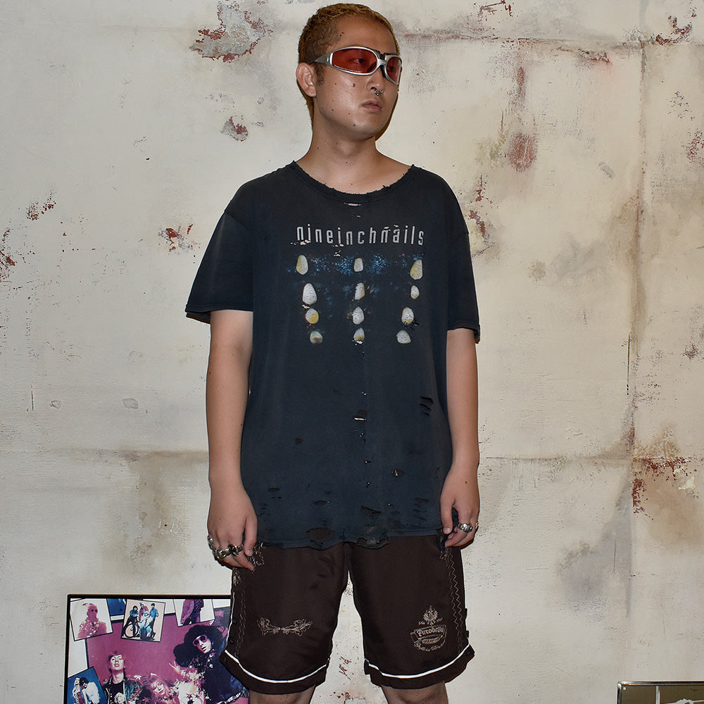 ボロ！ Nine Inch Nails ロック Tシャツ 250810H