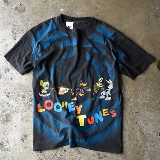 90's Looney Tunes AOP! 海外アニメ キャラ Tシャツ 240819H