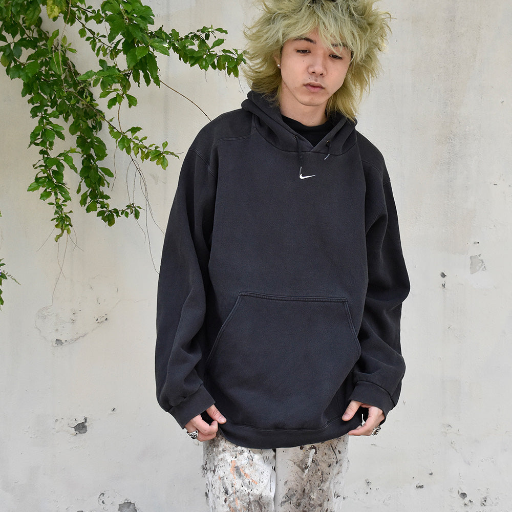 90's NIKE “center small swoosh“ ブラック！ パーカー 250606H