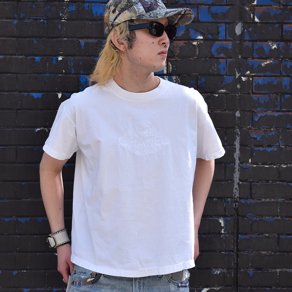 90's ブートレグ CHANEL刺繍 Tシャツ 240311H