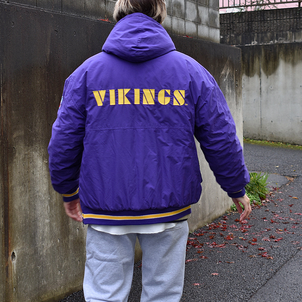 人気特販NFL　Minnesota Vikings　ナイロンジャケット　ビッグロゴ刺繍 ジャケット・アウター