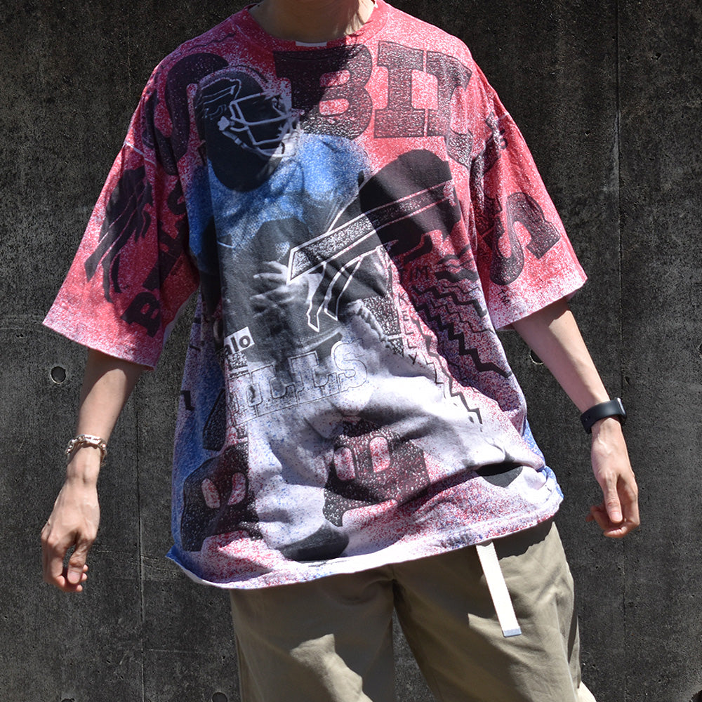 90's "NFL Buffalo Bills / Jim Kelly #12" AOP Tシャツ USA製 240429