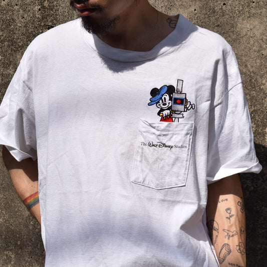 90's　Disney/ディズニー “The Walt Disney Studios” ミッキー刺繍  ポケットTシャツ　230620