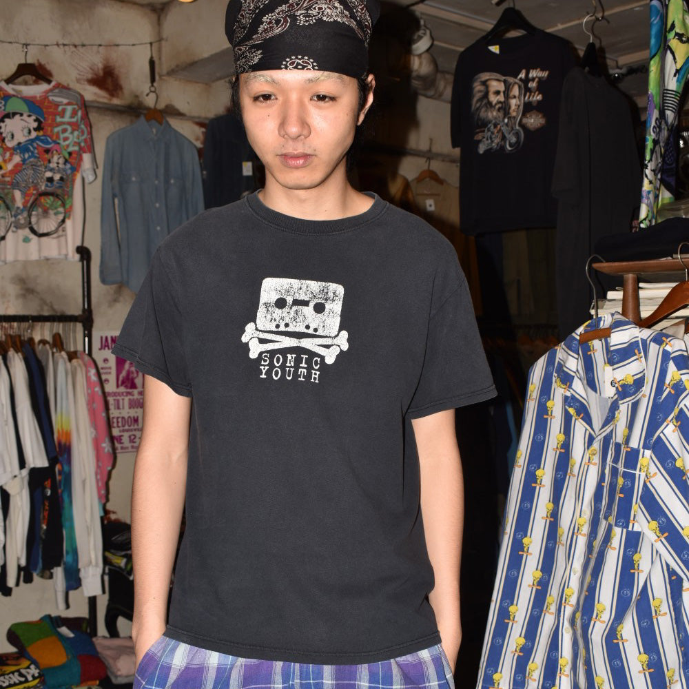 Y2K SONIC YOUTH "Cassette Skull & Crossbones" ノイズ ロックTシャツ 260714H