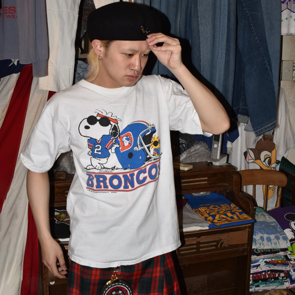 80's PEANUTS "DENVER BRONCOS" スヌーピーTシャツ 260501H
