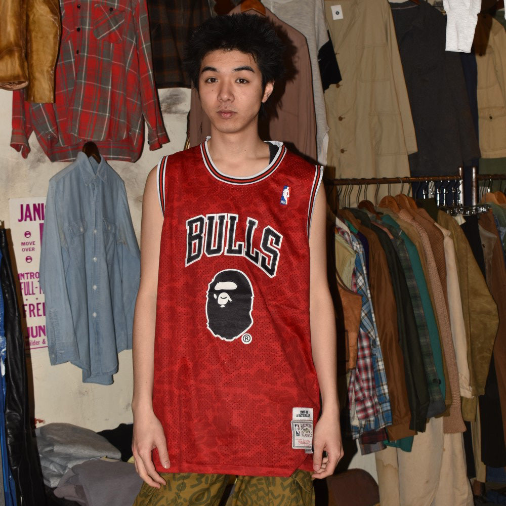 A BATHING APE × Mitchell & Ness シカゴブルズ バスケジャージ 260421H