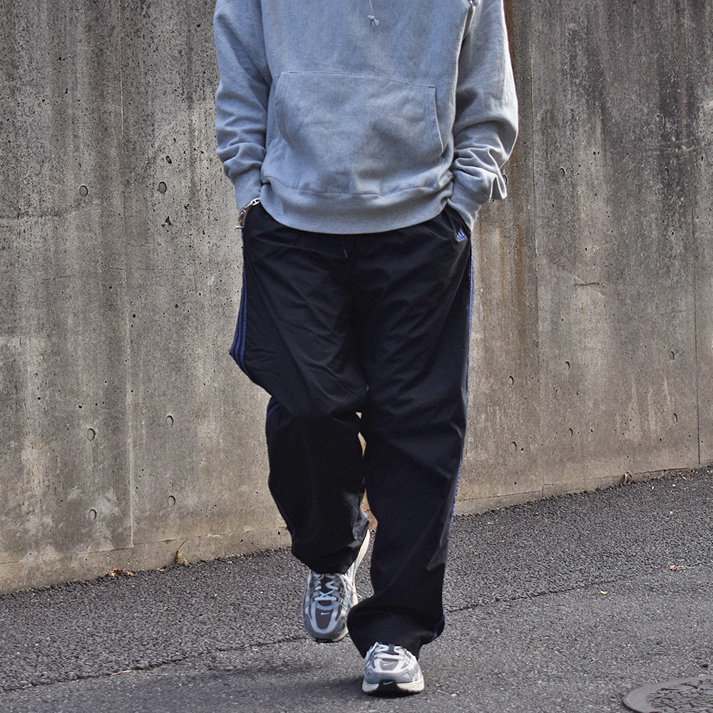 adidas ナイロントラックパンツ 231125