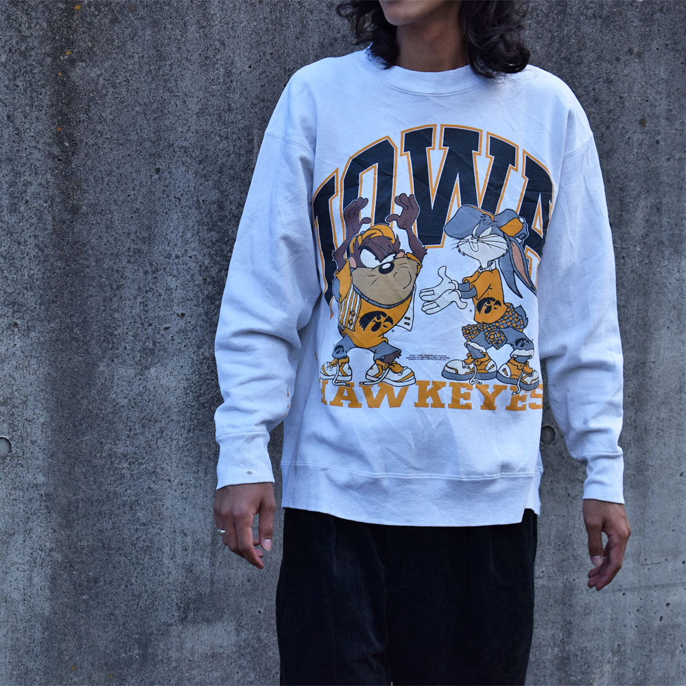 90’s Looney Tunes “IOWA HAWKEYES” 両面プリント！ スウェット USA製 231021