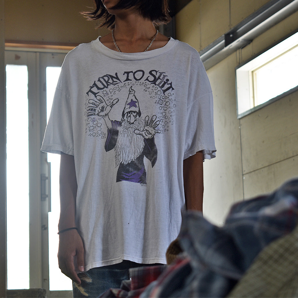 90-00's　“TURN TO SHiT” Wizard Tシャツ　230910