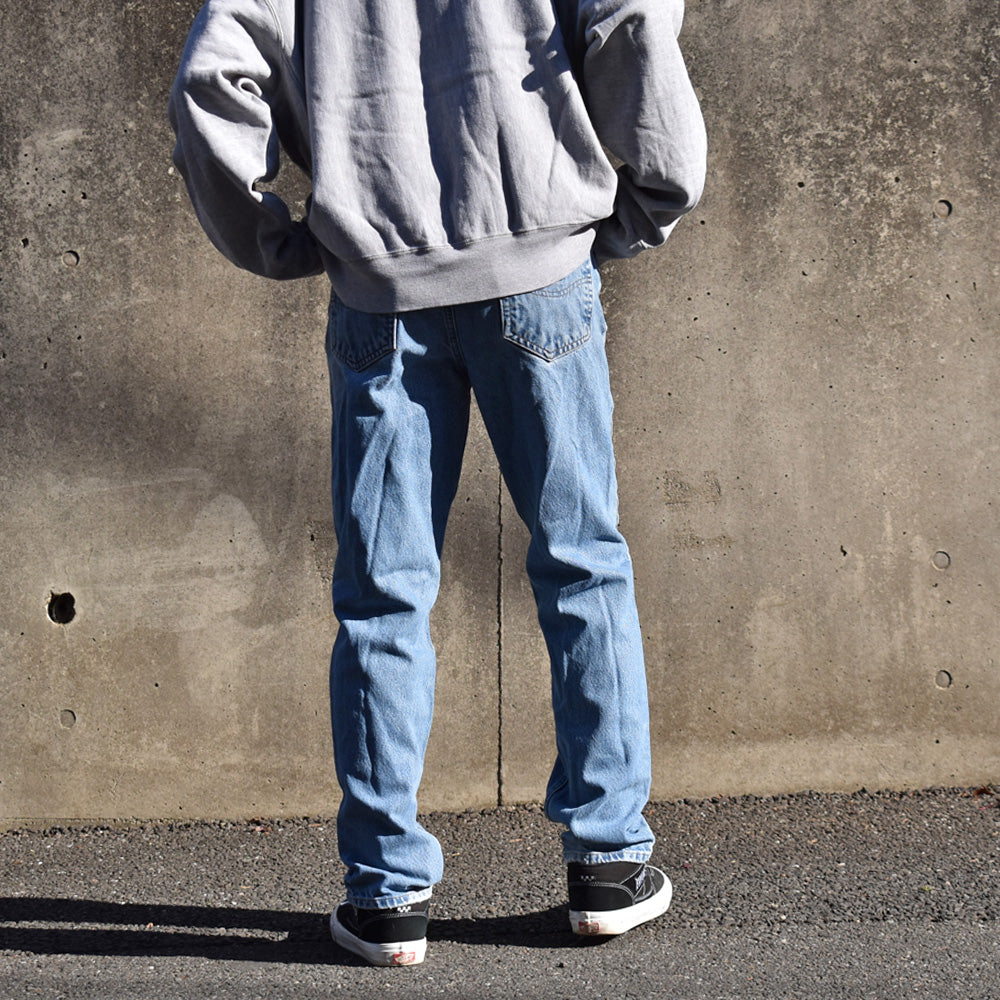 Carhartt “Traditional Fit” テーパード デニムパンツ 231215