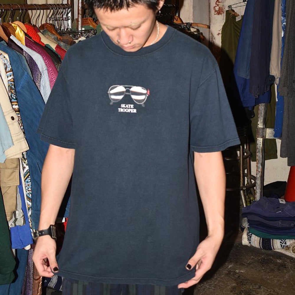 Y2K JUICE MAGAZINE "SKATE TROOPER" スケートTシャツ 260908H
