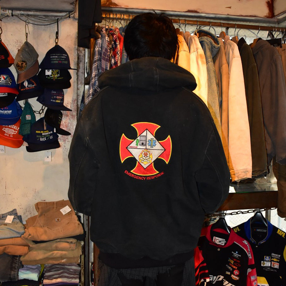 Y2K Carhartt ”ボロ＆フェード” アクティブジャケット スカルパッチ 黒 260929H