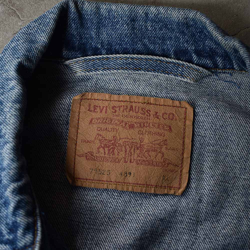 Levi's denim jacket white tag L | www.fleettracktz.com